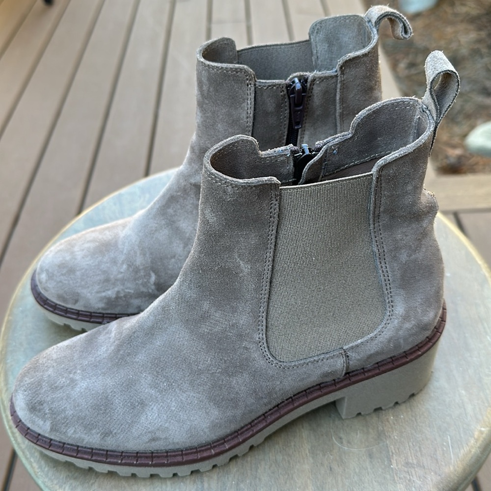 Dolce Vita Women's Chelsea Booties Size 40, Suede Gray/Taupe,